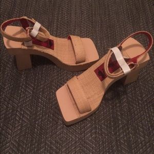 Shoes - Rocket Dog Asian Wooden Heel Sandals NWOT Shoes - Rocket Dog Asian Wooden Heel Sandals NWOT